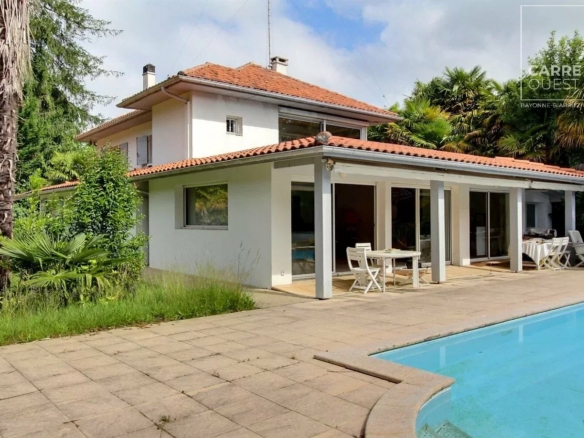 MAISON VENTE BAYONNE 64100 - SURFACE 200M2 - REF 3637 Photo 1