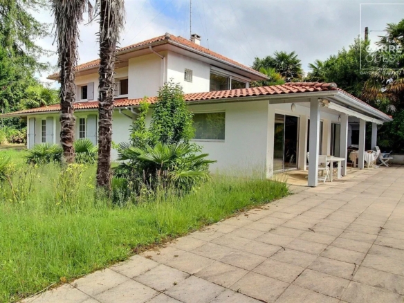 MAISON VENTE BAYONNE 64100 - SURFACE 200M2 - REF 3637 Photo 1