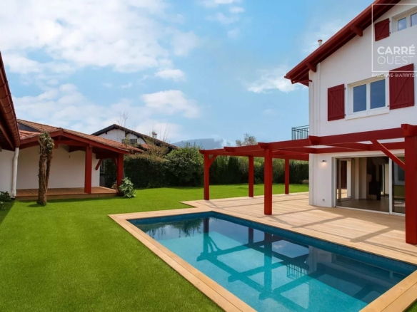 MAISON VENTE ASCAIN 64310 - SURFACE 325M2 - REF 3684 Photo 1