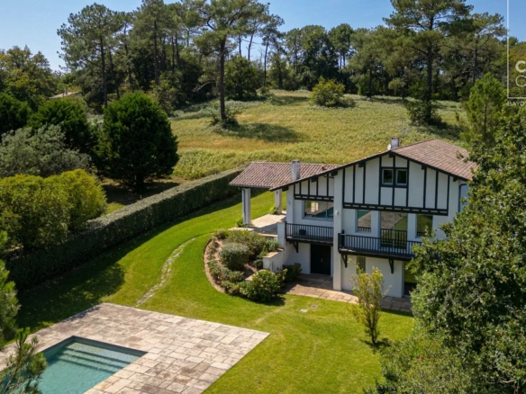 MAISON VENTE BASSUSSARRY 64200 - SURFACE 330M2 - REF 3659 Photo 1