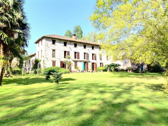 MAISON VENTE URT 64240 - SURFACE 680M2 - REF 3636 Photo 1