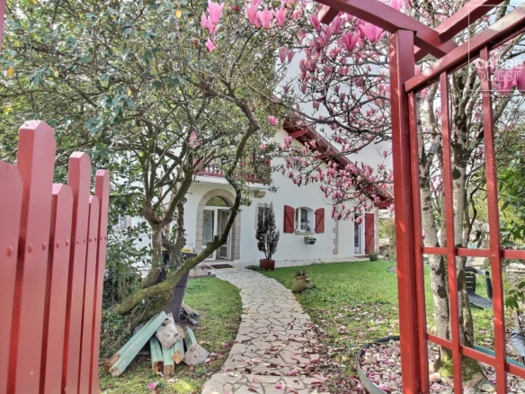 MAISON VENTE USTARITZ 64480 - SURFACE 240M2 - REF 3699 Photo 1