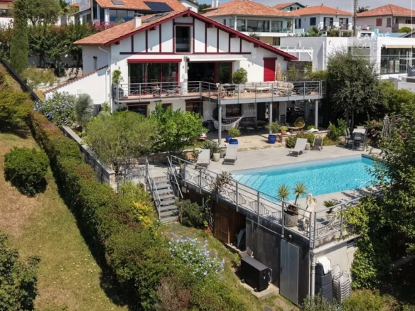 MAISON VENTE BIARRITZ 64200 - SURFACE 226M2 - REF 3524 Photo 1